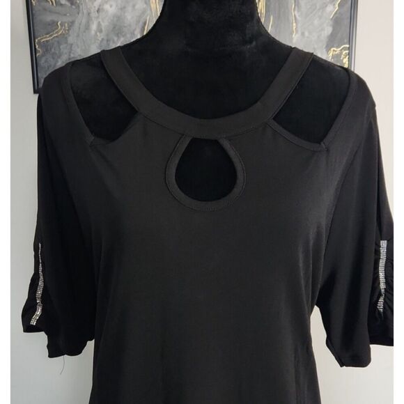 Blouse with Rhinestone Accent – Size 2XL - Picture 2 of 7